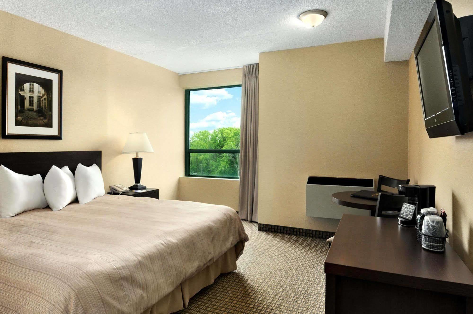 Days Inn By Wyndham Niagara Falls Lundys Lane 외부 사진