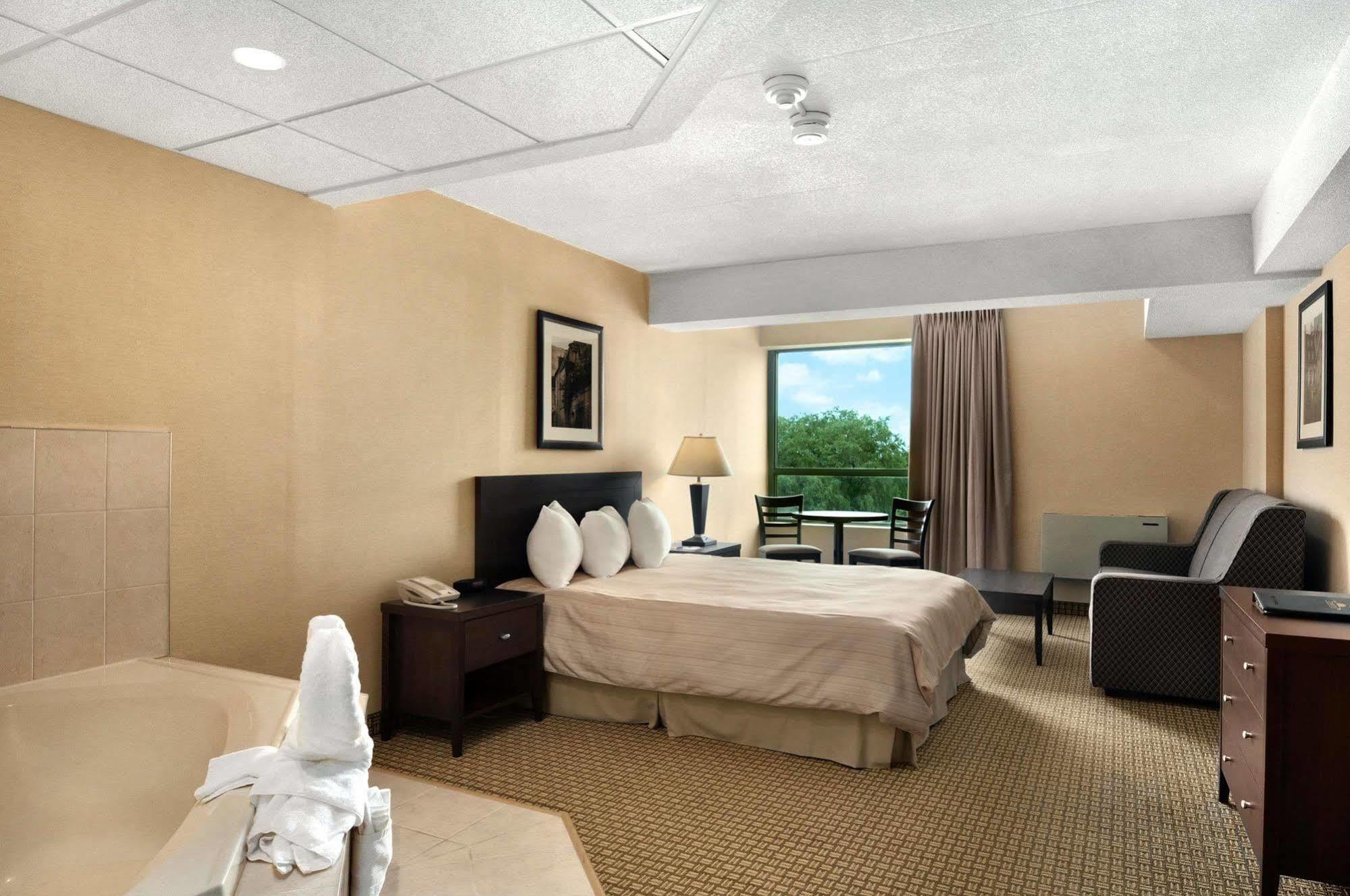 Days Inn By Wyndham Niagara Falls Lundys Lane 외부 사진